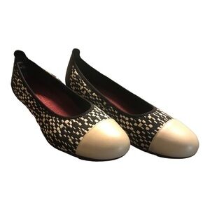 Munro Shoes Flat - Women Size 9…